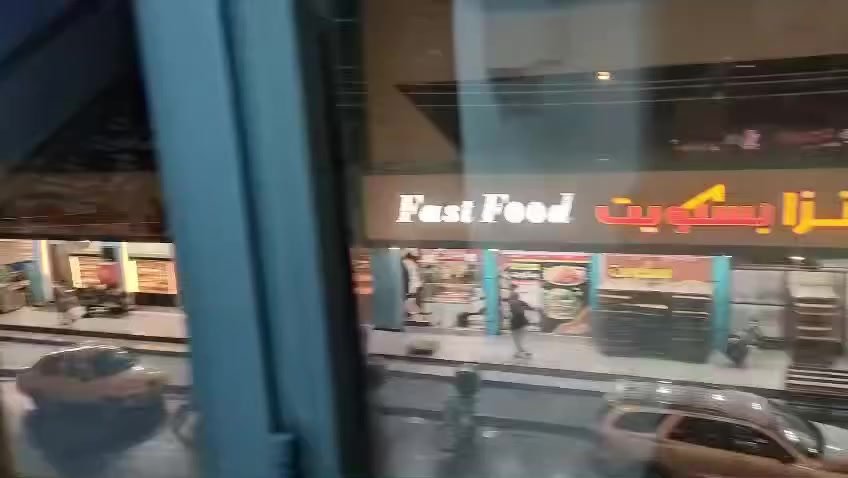 5 شقق 3 في الطابق الاول و2 طابقة ثاني مساحة 100 متر  عمارة جديده وبيها مصعد خاص ومنظف وحارس للعمارة موقع جيد كلشي يمك و 
الشقق جديده ونظيفه و غير مسكونه 
كل شقة غرفتين ومطبخ واستقبال وحمام  وصحيات معزولات 
وتوجد شقة لعائلة صغيرة غرفة وحده كبيرة ومطبخ مفتوح على صالة وحمام صحيات كبير الموقع الجمعيات حي الخليج الرابع مقابل مطعم بسمويت للاستفسار ***********
