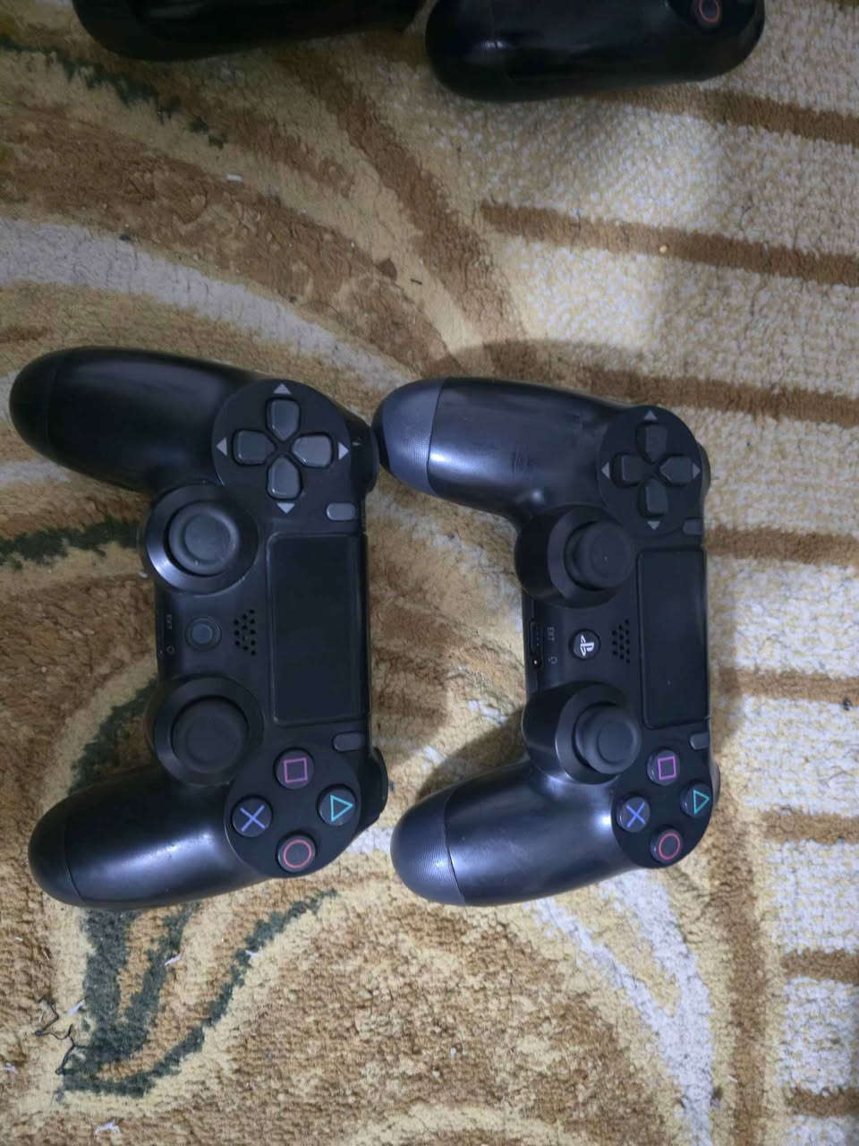 بلي ستيشن 4 مهكر نضام 9 واحد تيره جهاز راقي وقوي والله يتحمل كثر من 16 العبه البلي بدون فلاش يشتغل بي 4 يدات 2 صلي و 2 تجاري واحده شغاله و3 بس بيهن شفتات عاطله تصليحن 15 الف البلي بي مجال النجف, العراق


**إذا كنت صاحب هذا الإعلان وتريد حذفه لأي سبب، رجاءا أرسل رسالة إلى الدعم الفني**