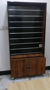 فاترينات عدد 5   :07735355102 سيد احمد الارتفاع 2متر العرض1متر