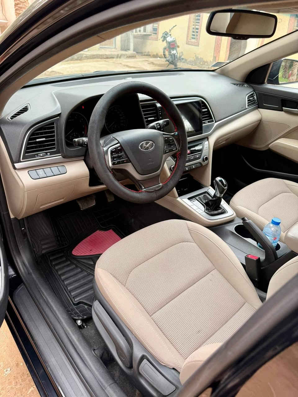 السلام عليكم للبيع موديل ١٨ خليجي سوبر كفاله من الصبغ والتبديل فقط اصبعين بارد كما موضح بالسونار، مكينه وگير وحداديه وتبريد وتخم تاير كله ممتاز بوضع الشركه كلها السيارة ماشيه ١٤٦،موصفات تجي دبل ايرباك ونضام بريك ABS السعر المطلوب ١٥٥ وبيه مجال للشراي مكاني كربلاء، الاتصال على الرقم ***********
