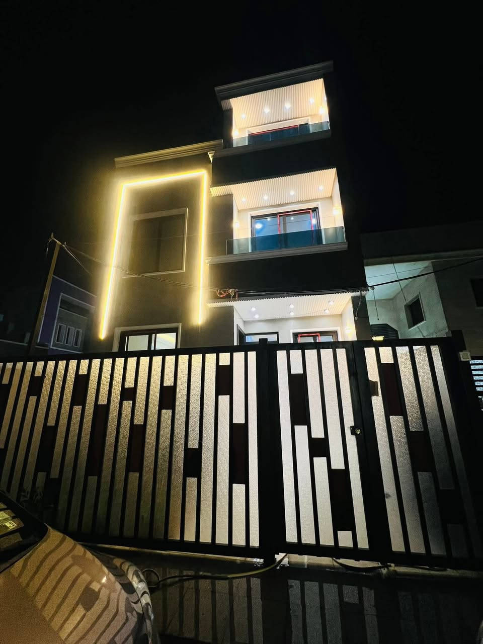 للبيع دار سكن مساحته 57 متر

🏠 الرفاق الاولى  ( واقع حال 80 متر)

⛳️على شارع 20 ركن على شارعين 

موقع مميز جدا ( خلف مدينة ألعاب الجهاد )                                               

⚘️⚘️      الواجهه 7  النزال 8 

           مدخلين بناء Vip 

الطابق الارضي درجه اولى صاله ومطبخ وحمام 

الطابق الاول. غرفتين نوم و حمام 

الطابق الثاني غرفة نوم  وسطحين 

ارضية مرمر تركي  أبواب قاصه 

      ♦️♦️♦️بناء سنة 2025 زيرو ♦️♦️♦️

        🌹السعر   اتصل بنا واتساب 🌹

عنوان المكتب / بغداد ▪︎حي الجهاد ▪︎مدخل الديوان ⛳️

📌الإتصال مكتب الدار للعقار 

📌المهندس بشير الشويلي 

⭐*********** واتساب 

♦️او مراسلة الصفحه 

https://www.facebook.com/الدار-للعقار-102052908357408/

— في ‏حي الجهاد الرفاق‏.

— في ‏حي الجهاد الرفاق‏.

— في ‏حي الجهاد الرفاق‏.
