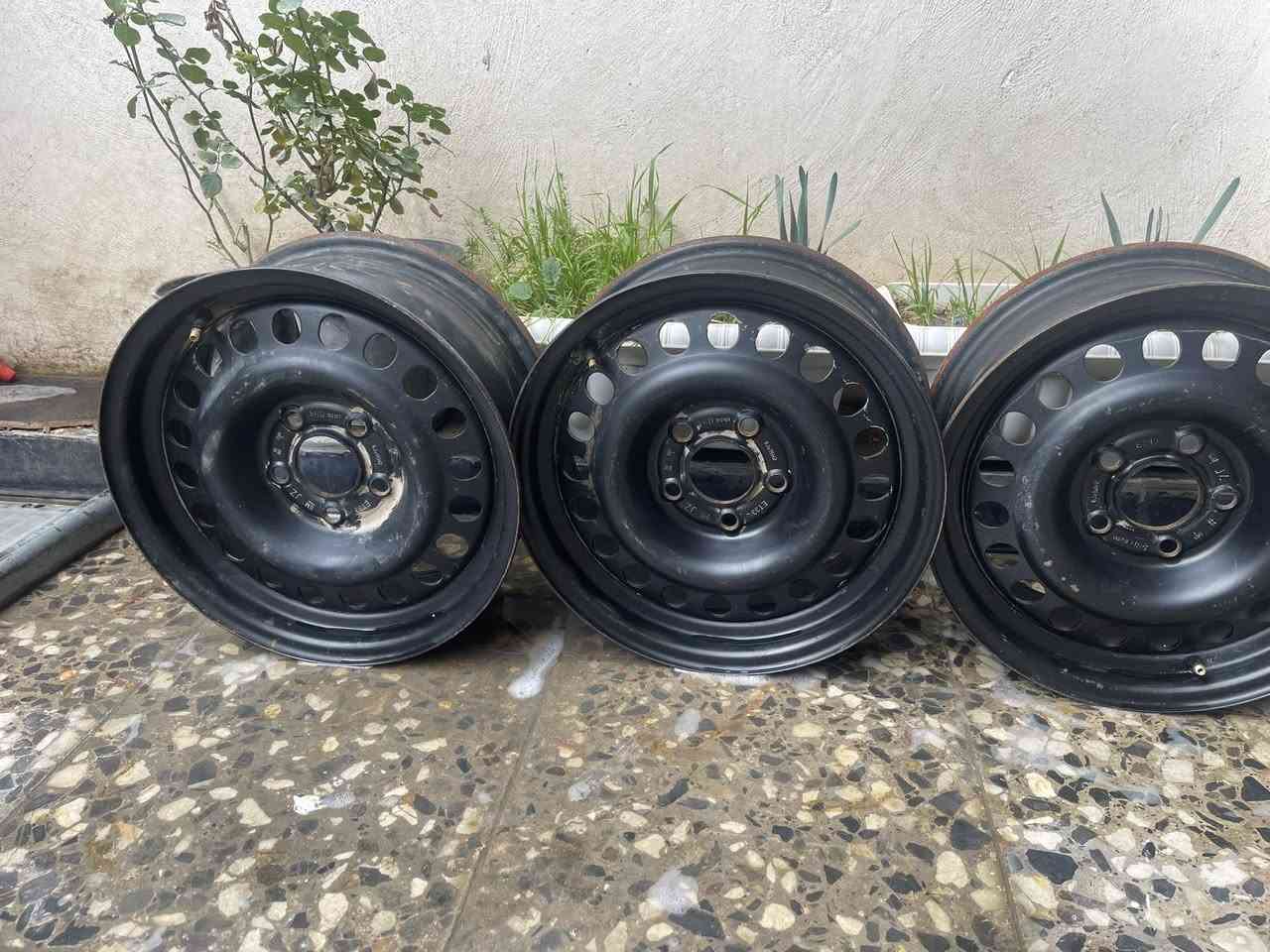 سلام عليكم وياله كامله  حجم 15  بدون فطر بدون عواج بدون كلشي ، كاملات وجدد سعر 125 مكاني بغداد الدوره هذا رقمي ***********
