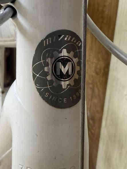 دراجة هوائية MIYATA ياباني 🇯🇵 بعدها بالنايلون الباج معلك عليها 

مختوم صنع في اليابان 🇯🇵 

قياس 26 جبلي 

المعدن ألمنيوم 

قياس الفريم اصمول 41cm

المكينة 3/7

سستم شيمانو ALTUS ياباني 

نقال الأمامي شيمانو ALTUS

عقرب خلفي شيمانو ALTUS

جفات او بيدرات FIY bikes 

الدراجة كلها ختم واحد 

نسبة النظافة 100‎%‎

السعر 150 الف دينار 

عنوان المحل موصل أيمن تقاطع شارع كنيسة الساعة🚴‍♂️🚴

يوجد توصيل 🚚 كافة محافظات العراق 🇮🇶 

☎️***********
