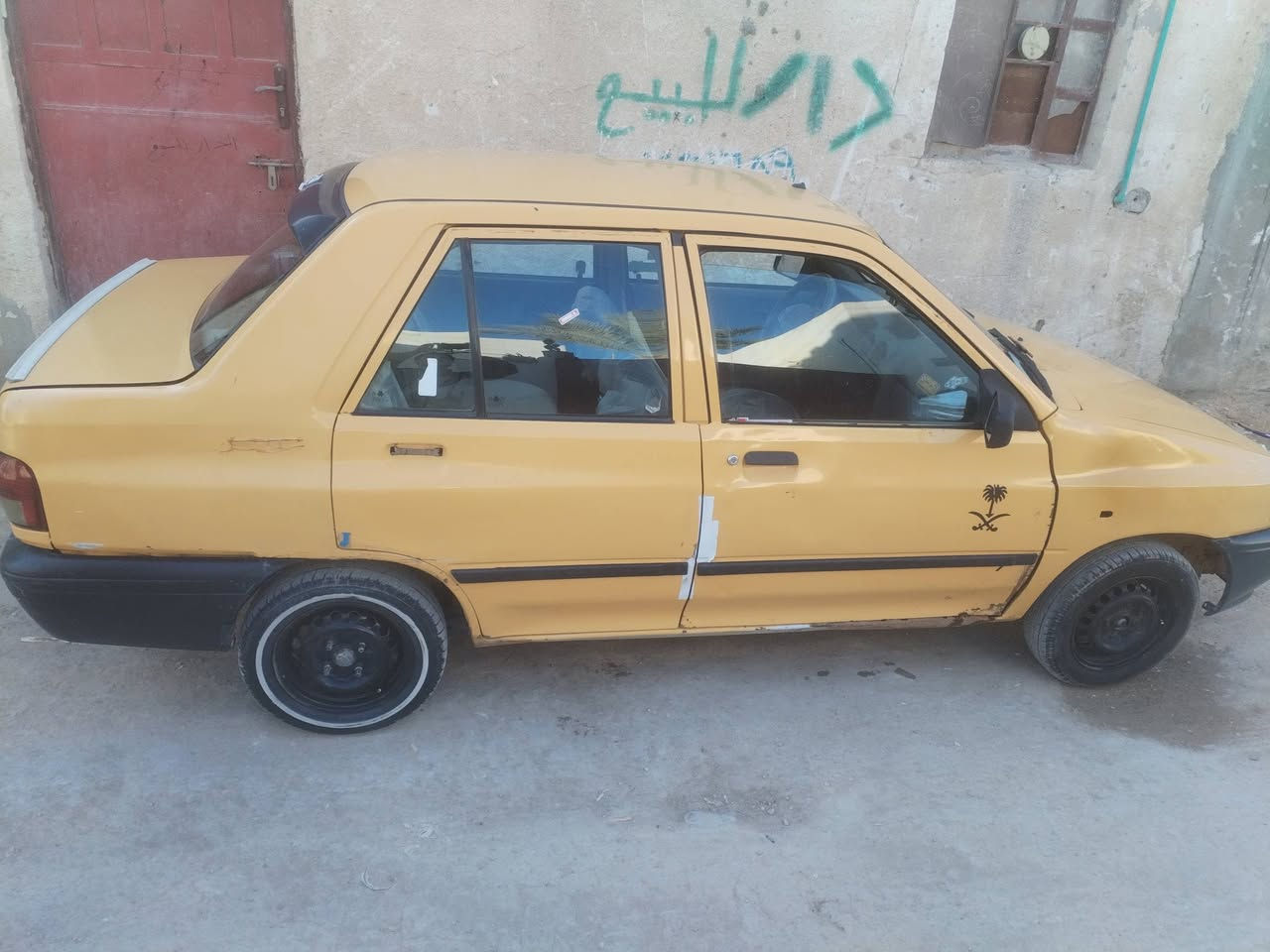 سلام عليكم  سايبه للبيت موديل15 مصفره هيه وغرامات سنويه باسمي كير ومحرك مكفولات برغي مناقصهن ترايها يخبل  سياره كبل لشارع بيع مستعجل سعر 26 وبيها مجال بصيط تواصل عل رقم/***********
