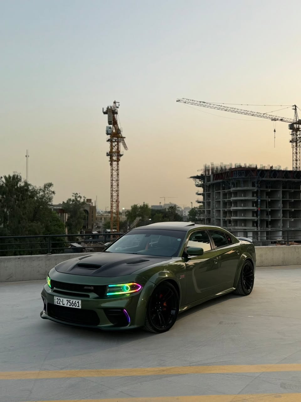 سلام عليكم 😍💚
جارجر سكات باك وايد بودي أصل 2021 
سكات باك محرك  6.4  
بدون حادث  حادثها سرقه جاملغ وبنيد وطخه بل باب صبغ يعني بدون ايرباك لسياره 

المواصفات
مكابح رياضية (برمبو) 
لايت LED 
فتحت سقف (سلايد) 
كاميرا خلفية 
امكانية التحكم بوضعيات المقود كهربائيا 
كزوز سستم 
ويل قياس 20 أنج اصلي
تشغيل عن بعد 
مقاعد رياضية من الجلد الفاخر 
ذاكرة لحفظ وضعيات الجلوس (ميموري) 
نظام خرائط GPS 
تدفئة ستيرن 

مواصفات آخر ‼️✅
عليها هواي اضفات كماليات 
اوركل لايت
اوركل بك لايت 
اويل كاج كان
برمجه ايكل اكيد 🐊
كزوز وتفريغ وزرع بوبات علي الوادي 
داخل كاربون 
كفرات مكينه وسترس بار ٣ منهن بل عراق ...
 تواصل خاص او واتساب
***********📞✅
وسعره كلش حلو $✨
