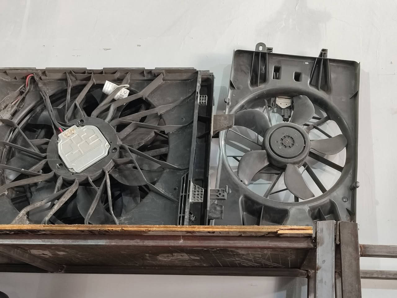 السلام عليكم ورحمه الله وبركاته تتوفر قطع غيار السيارات الامريكي بانسب الاسعار يم مجمع حميد الشمري العنوان البصره صناعية حمدان جملون c4 للتواصل ***********
*********** حياكم الله
