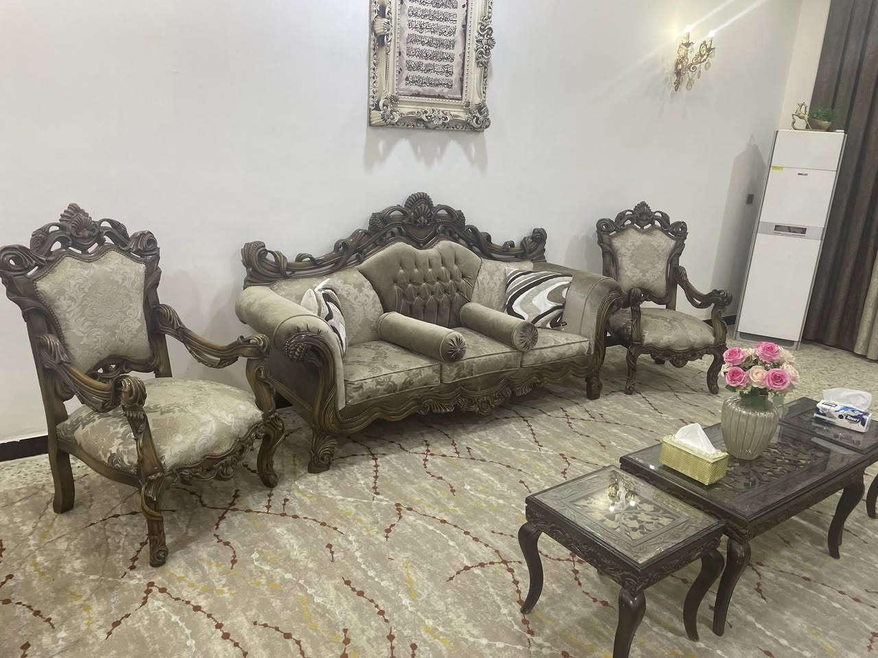 السلام عليكم عندي قنفات رئاسي9مقاعد وياه 3طبلات تركي اصلي اني جبته وياي من تركيا نضيف كلش السعر مليون 100 العلون البياع شرطه الخامسه ***********
