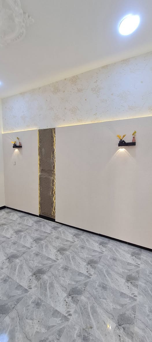 يعلن
🏠🏠مكتب عقارات نخيل البصره 🏠🏠

دار  للبيع المساحة ١٤٤   متر في
شط العرب _الجزيرة
   شارع زين العابدين 
يبعد عن الشارع العام ٦٠٠م 

متوفرة 
كافة الخدمات ماء كهرباء تبليط مجاري اناره  

يحتوي

٢غرفة _ديوانية _صاله _مطبخ _صحيات خارجيه داخليه 

السعر ٩٠ مليون

بناء جديد 2025

جنس العقار طابو ملك صرف زراعي 
المالك عراقي بأسم المكتب 

للإستفسار
***********
