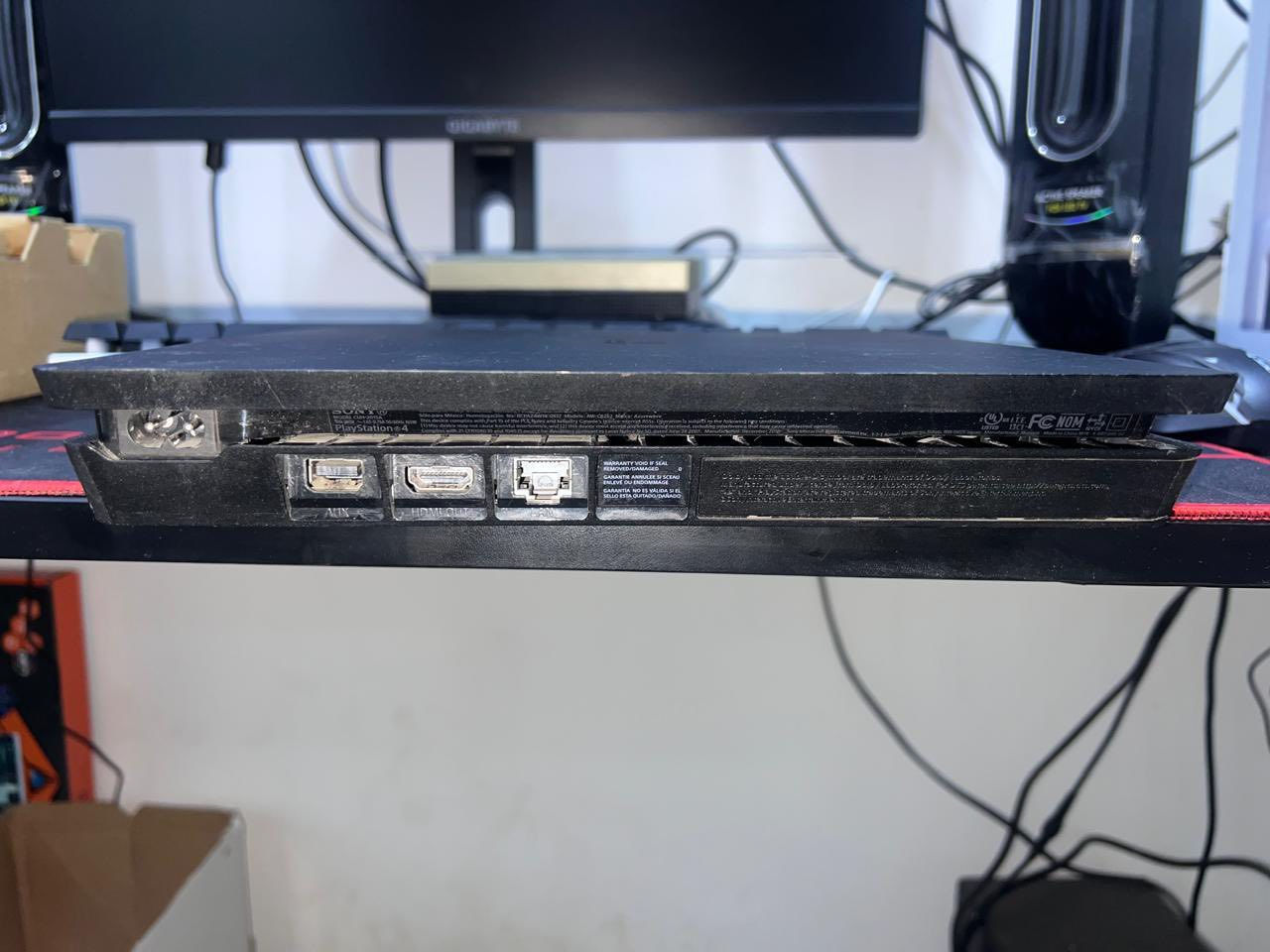 السلام عليكم بلي PS4 اسلم 
(اونلاين) نظام 13.4
ذاكر 500
الجهاز لوك ستيكر ما مصلح ولا مفتوح ابدا الجهاز كلش جديد 
ويا يدتين 
وقرصين
سعر الجهاز 250 الف 
مكاني بغداد الكرادة
***********
واتساب موجود
