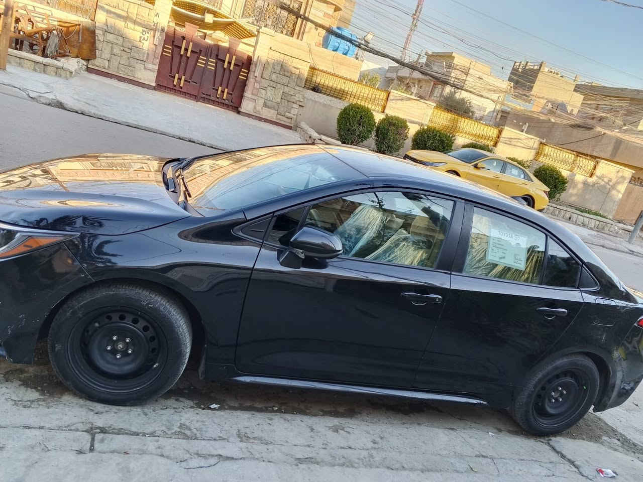 السلام عليكم اخوان كورلا موديل ٢٠٢٢ للبيع 
رقم اربيل باسمي شرط التحويل سياره ماشيه 
١٠٠ مايل سونار مرفق ويه الصور مال حادثها
سياره جاهزه واي نقص مابيها مواصفات 
معروفه le 
مكان السياره بغداد القاهره 
السعر ١٥٠ وبيها ومجال
للاستفسار ***********
