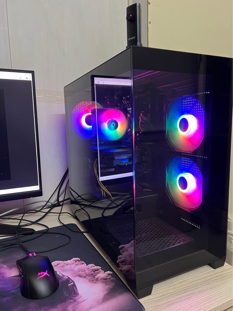 کوردی/عربی
ئەم کەیسە بۆ فرۆشتن زۆر تایبەت و جوان 
پارچەکانی هەمووی بڕاندن .
گەیاندنیش بەردەستە .

هذا الكيس للبيع، مميز جداً وأنيق، وجميع قطعه من ماركات عالمية معروفة.
توصيل موجود.

• CPU: Intel Core i5-12400F (12th Gen)
• GPU: MSI GeForce RTX 4060 (Max Temp: 68°C)
• Motherboard: ASUS PRIME H610M-K ARGB
• RAM: 16GB (2x8GB) G.Skill Aegis 3200MHz DDR4
• Storage: 1TB SSD NVMe
• Case: Antec CX200 RGB Elite Black (Panoramic Glass)
• PSU: Gamdias Kratos 600W RGB
• Cooler: RGB Air Cooler السليمانية, العراق


**إذا كنت صاحب هذا الإعلان وتريد حذفه لأي سبب، رجاءا أرسل رسالة إلى الدعم الفني**