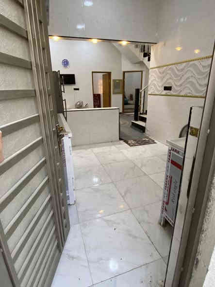 السلام عليكم  
دار للبيع المساحة 100 متر 
طابو زراعي سند 25
الجزيرة باب الهوى 
يتكون 

استقبال 
غرفتين نوم 
صالة
مطبخ تركي مفتوح على الصالة
حمام خارجي وداخلي 

السعر / 61 وبي مجال 

اتصال / ***********
