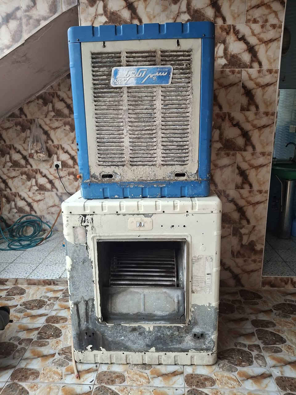 أغراض بيت للبيع  مبردات اثنيهم ١٠٠ الف الصغير بدون ماطور تلفزيون حجم ٣٢ ٦٠ الف عادي موسمارت
*********** واتساب
