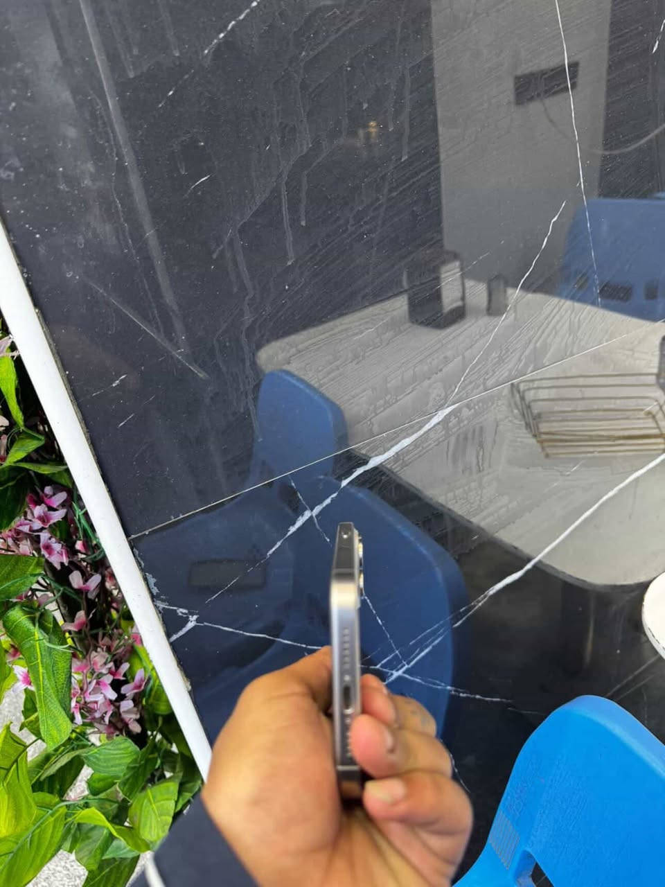 آيفون 15 برو ماكس 
ذاكره256
بطاريه 88

جهاز نضيف زلغ مابيه حيل نضيف ملحقاته كامله كيبل بعده جديد ب مكانه ب مليون و 100 وبيه محال حداً بصيط مكاني كربلاء حي العامل ***********
