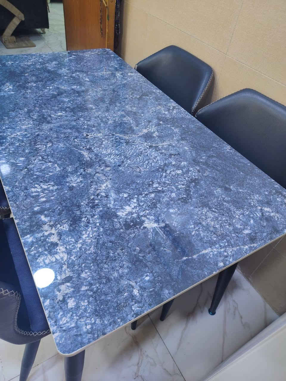 ميز طعام تركي ٤,كراسي اخو الجديد نظيف 150000بعقوبة نزلة الحمام ***********

