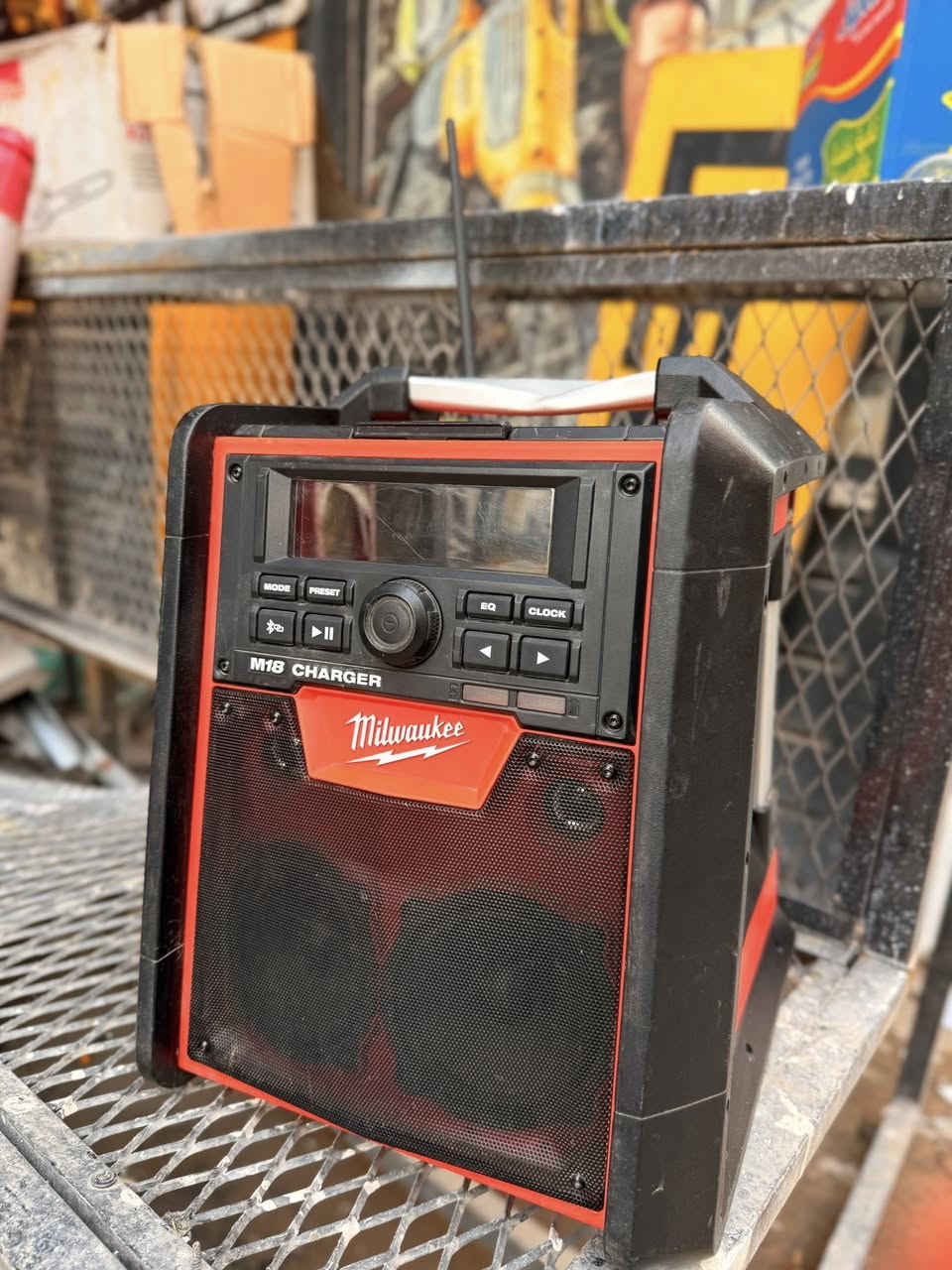 ب120$ فارغ
سماعة سبيكر ميلوكي 
هي سماعة وهي شاحنة 
تشتغل شحن وتشتغل كهرباء 110 
مستعمل نظافة 90 
بيها هاي طعجه بليده 
عنوان كرادة داخل قرب تقاطع الاورزدي 
للاستسفار خاص او واتساب


**إذا كنت صاحب هذا الإعلان وتريد حذفه لأي سبب، رجاءا أرسل رسالة إلى الدعم الفني**