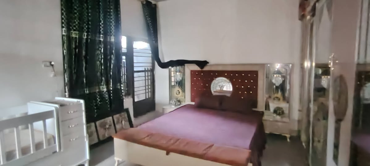 🏡 للبيع – بيت تجاوز
فرصة مناسبة للسكن وبسعر مناسب .

📍 الموقع: الدورة – شارع المصافي، خلف الجامعة التقنية.
المساحه 85 
- الواجهة: 6.5 متر
- النزال: 13 متر
- يتكون من:
  - غرفة نوم
  - صالة مع مطبخ مشترك
  - حمام
  - منور

💰 السعر: 13، ويوجد مجال بسيط للمشتري 
يحتاج لبخ الواجهه فقط 

📞 للاستفسار والتواصل:
***********
