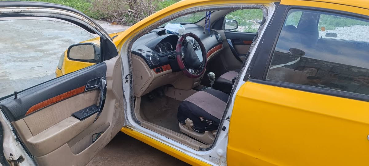 السلام عليكم للبيع افيو موديل 2011فول اوتماتيك تبريد وكلشي بيها شغال السياره مفوله وسقف سلايت بيها رقم كركوك شرط التحويل سنوية لسنة 2028بيها حادث جهة السايق موضح بل صوره مبدل بيها 4قطع جامرلغين وباب السايق وبنيد الشاصي دافع 4اصابع سعرها 55وبيها مجال للشراي رقمي ***********
