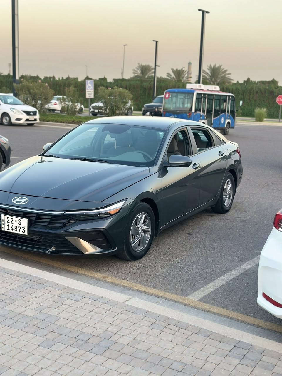 السلام عليكم

هونداي النترا للبيع موديل 24 رقم اربيل الجديد 

حادث قبق جنطه ونفسه السياره ليبل واحد

المواصفات 

شاشه الكتروني 

لد نهاري + لايت زنون 

فول تحكم استيرن

ثلاث انظمه قياده

 السياره زيرو مشي امريكا 

رادار امامي 

ويل كب توقف ذاتي عنده الاقتراب 

محرك 2000 دوش بانزين فقط

وباقي المواصفات المعروفه 

مكان السياره بغداد السعر 165 وبيه مجال 

الهاتف ***********
