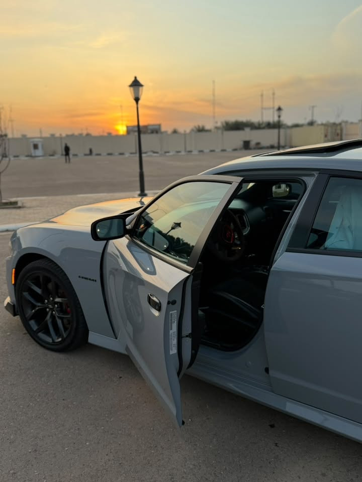 جارجر
الموديل : 2022 . (امريكي) .
المحرك : V8. 5.7L .
ماشية :32 ألف مايل قابل للزياده
 •رادارات بالمري(نقط عمياء)
*   حساسات خلفية.
*   شاشه كبيرة مع نظام ملاحة نفكيشن GPS .
*   سستم صوت Harman Kardon .
*   ويل قياس 20 انج .
*   مصابيح امامية زنون .
*   كشافات الضباب زنون .
*   فتحت سقف (سلايد) .
*   مقاعد رياضية من الجلد الفاخر .
*   مقاعد أمامية كهربائية عدد 2 .
*   ذاكرة لحفظ وضعيات الجلوس (ميموري) .
*   مقاعد أمامية تبريد وتدفئه .
*   مقاعد خلفية تدفئة .
*   تشغيل عن بعد .
*   ستيرن كهربائي .
*   تدفئة ستيرن .
*   محدد سرعة .
*   تلفون بلوتوث .
*   كاميرا خلفية .
*   مرايا متحسسة للاضاءة العالية .
*   كير شفتر بالستيرن .
*   دخول ذكي (بصمة) .

بدون حادث السيارة فقط سرقة بنيد ودشبول والصورة موجودة بالمنشور
 السياره جديده بمعنى الكلمة وجاهزة من كلشي تخم تاير جديد ترايها مال زيرو سعرها 299 ورقه وبي مجال كلش قليل .
***********

