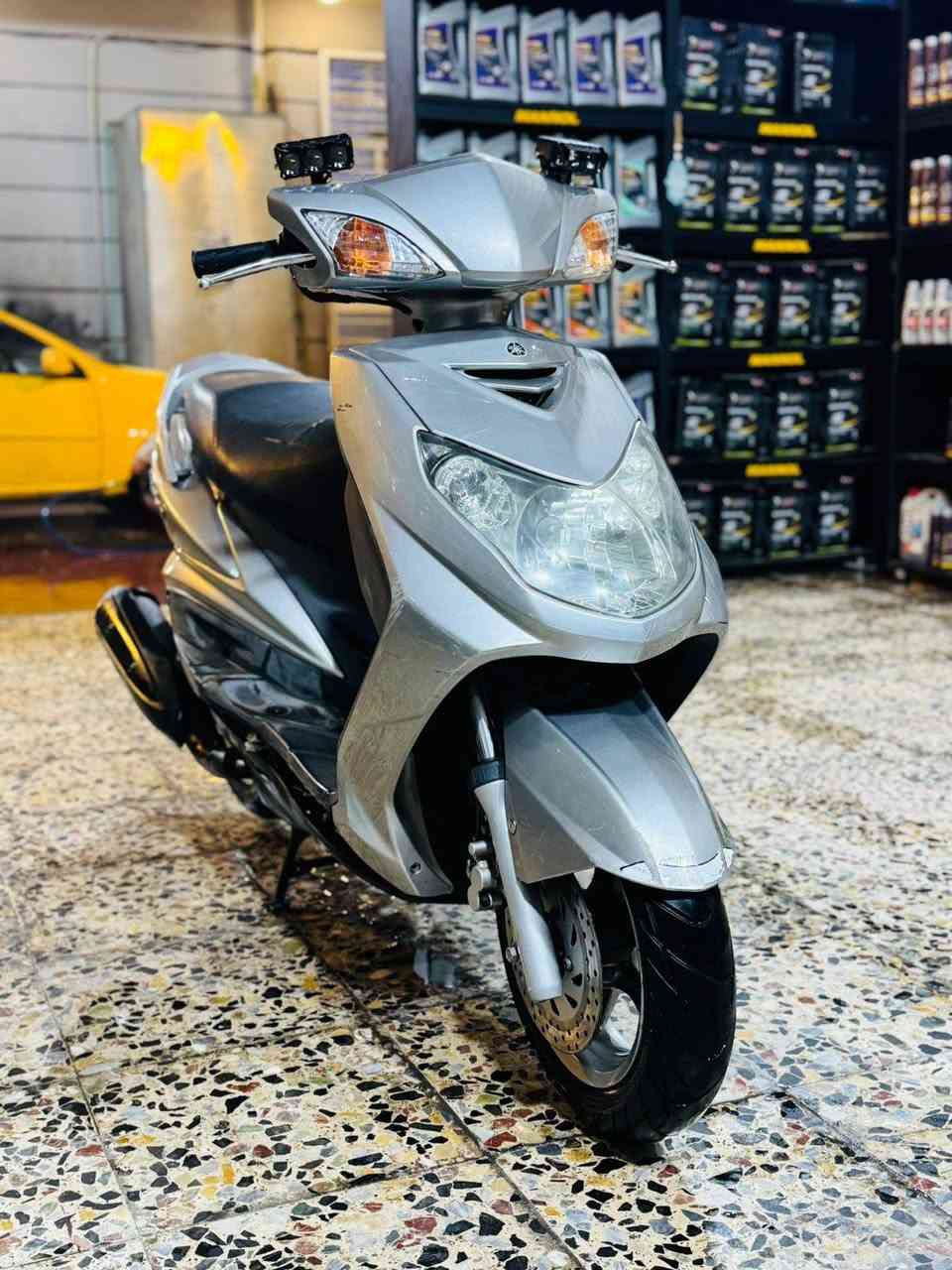 السلام عليكم...سكنس فحل...ياباني 
الدراجة ما صار هواي نازلة رمبة الدراجة كلها بلادية 
و ممفتوح برغي بيها ومكفولة... ***********
