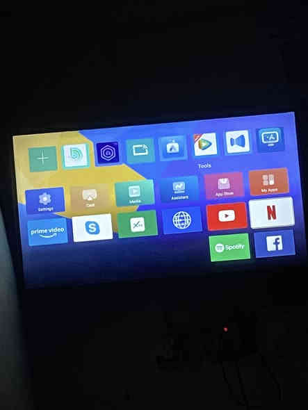 شاشه حجم43فول نت نوعيه lLG كارتونه موجودوياهاا حته الچيسه بعده بل اطار فقط يحتاجله ريمونت سعره 5 وريمونت موجود بكل محل الشراي انه اجيبله ريمونت شرط يفحص بيده ويشغل بيه يوتيوب ايشي الي يعجبه
 (وسعره 180بيه مجال شويه مكاني الهارثه)***********
