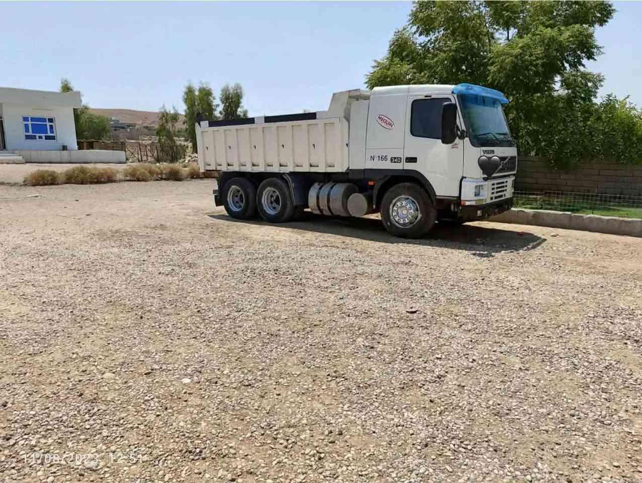للبیع بۆفرۆشتن
گەڵابە ڤاڤڵۆ بیلاد 
مودێل ٢٠٠١
گێری ٤/٤  بیلاد
بیلاد شانصی درێژە
سحال  اسکانیا 
تاقم تایەی لۆکە
هەموو گیانی بەشەرت

***********
***********
کۆڕەکە وەسپەپ ڤایبەر لەسەرە
