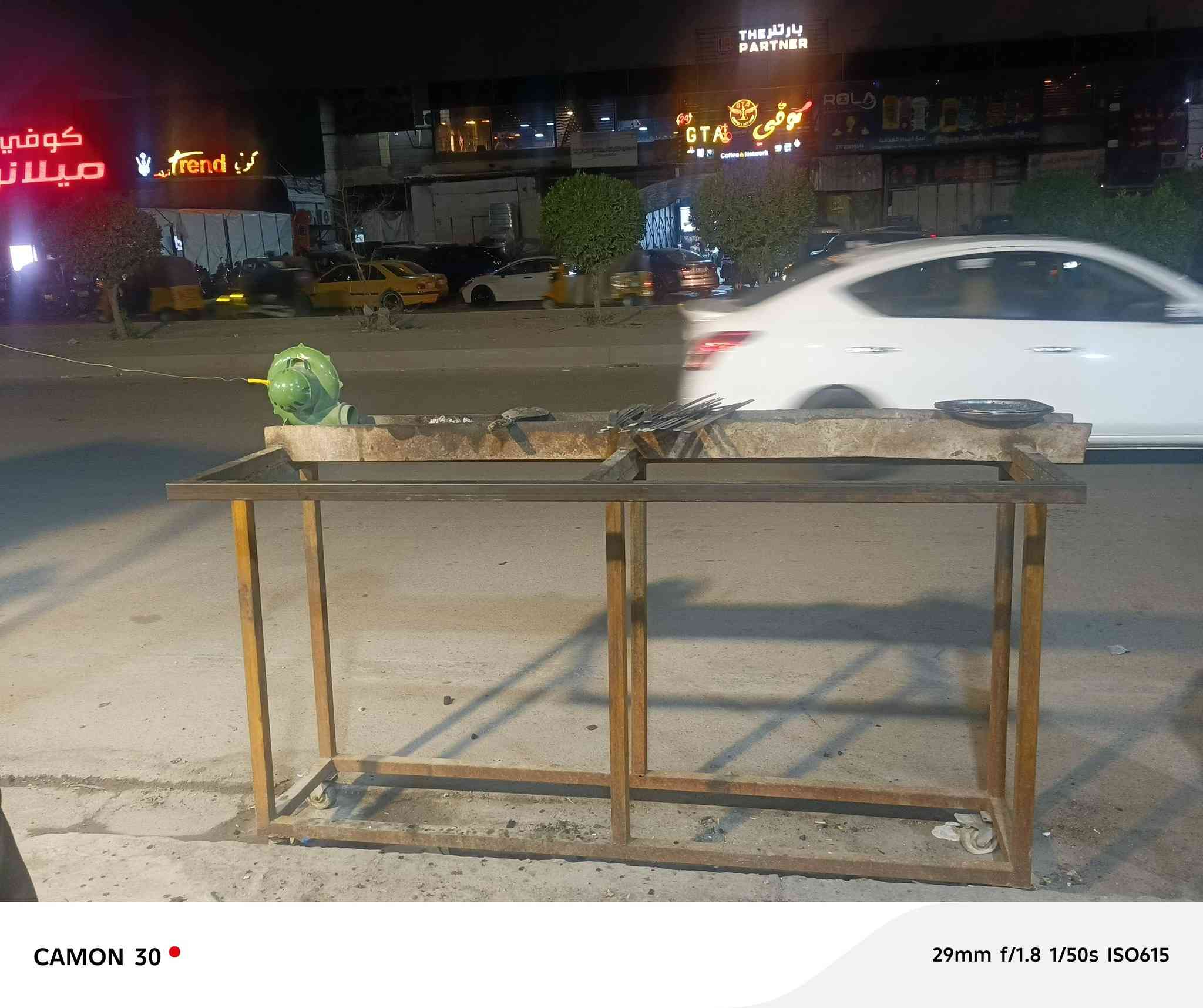 السلام عليكم شباب غراض مطعم للبيع العنوان البلديات رقم الهاتف ***********
