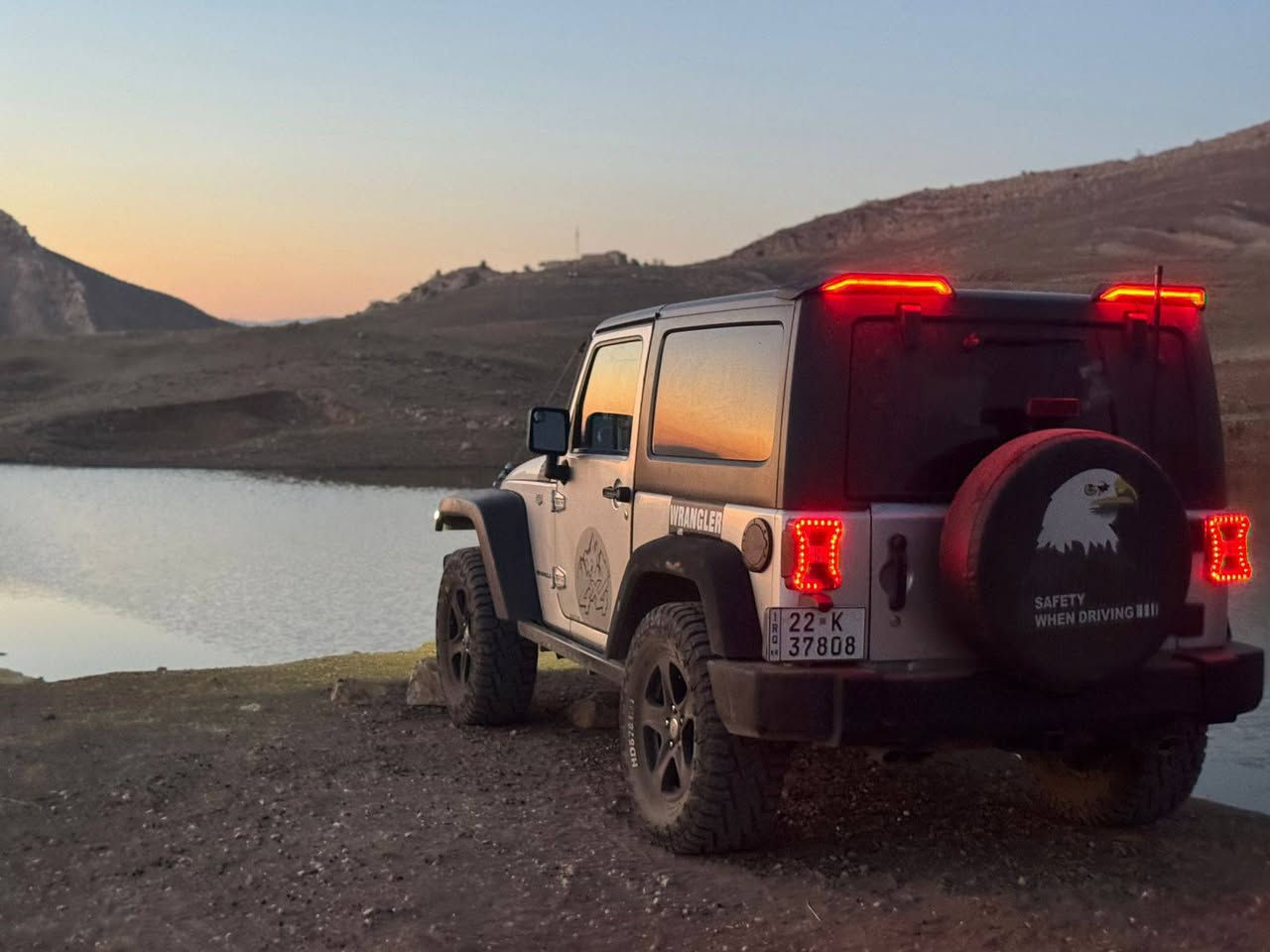 جيب رنگلر مؤديل ٢٠١١ سپؤرت
ره قه م و سه نه وى نوئيه 
گيروو مه كينه به شه رت ١٩٠ هه زار رؤيشتيه
سقف باغه  ٣ پارچه ى سبوغه رسمى سؤنه رم دانايه
نرخ ١٠٨ ره ره قه  
*********** أربيل, العراق
