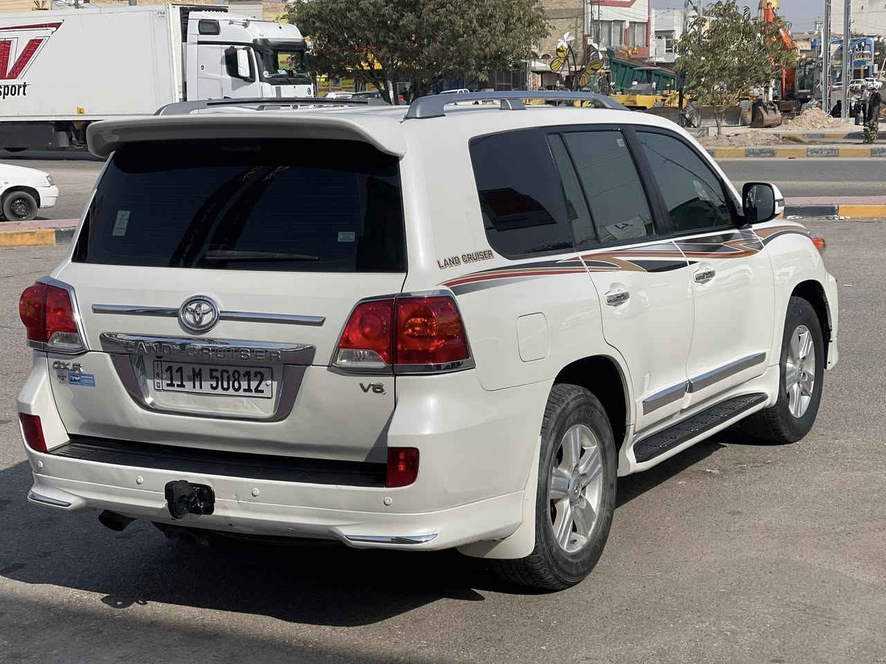 لاندكروز GXR 2015
رقم بغداد جديد بأسمي 
بريم اصل فول مواصفات :
بصمه
تشغيل عن بعد
كشنات جلد
فول حساس 
زنون 
مري شفط وقلاب 
ماشيه ١٦٠ الف 
مكفول عدا بارد بسيط 
السعر 395$ 
رقم موبايل *********** 
مكان سياره النجف
