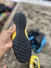 نايك اصلي بالة  نظيف جدا  قياس 43طول القدم 27ونص السعر 40 توصيل 5 للحج...