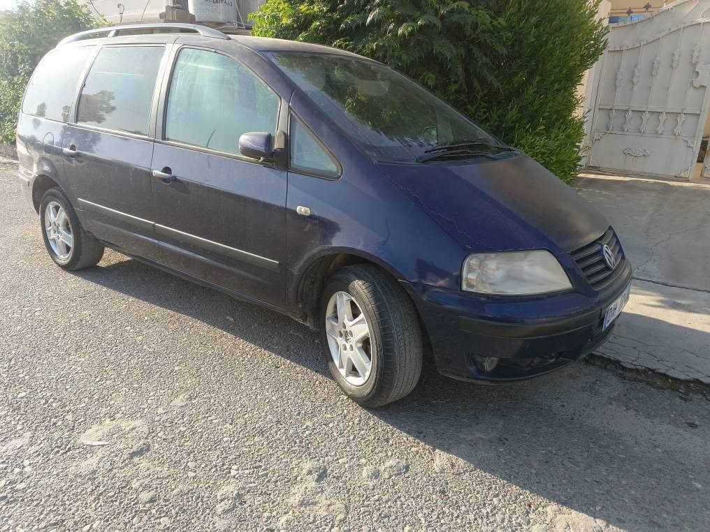 Volkswagen sharanمۆدێل 2003 فول مواسفات بەس سویجە یەعنی علوج کێشەی مەدەنی بەشەرتە سعری ۲٥ ورقە  گێرو مکینەی تویتای یابانی لەسەرە گێر تماتیکە مکینە چوار پستۆنە بێ کێشەیە سەیارەیەکە 
شوێن . هه وڵێر دارەتوو 
‌*********** أربيل, العراق
