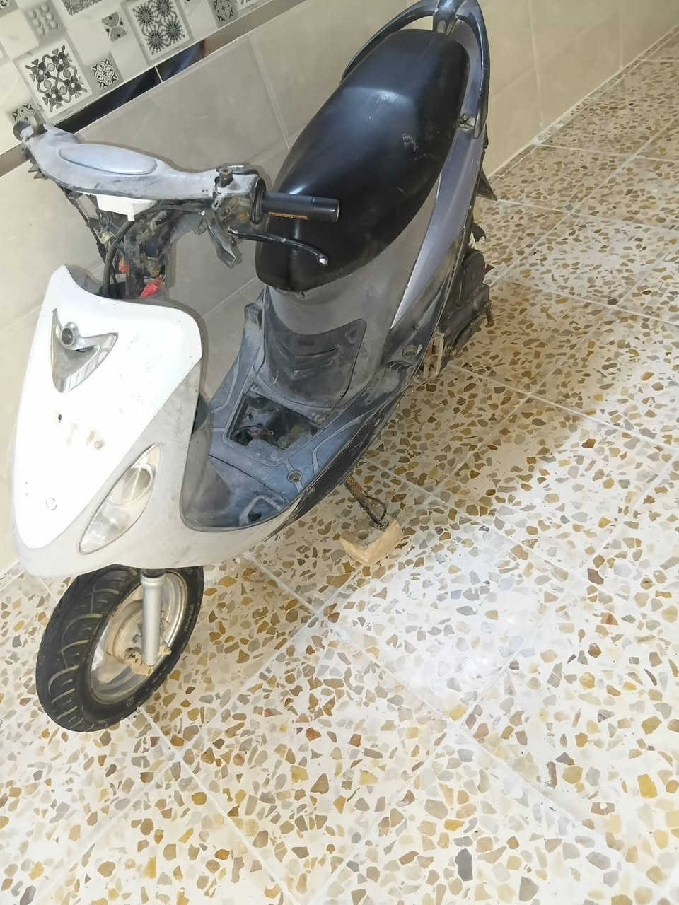 ماكس منغولي دراجه شغاله شلعه كلش قويه بيها ملااحضات نقص باتري وبريك شباب ابيع هل موجد سعر ٢٠٠ شراي يتصل ***********عنواني حي البتول جسر الفرنسي
