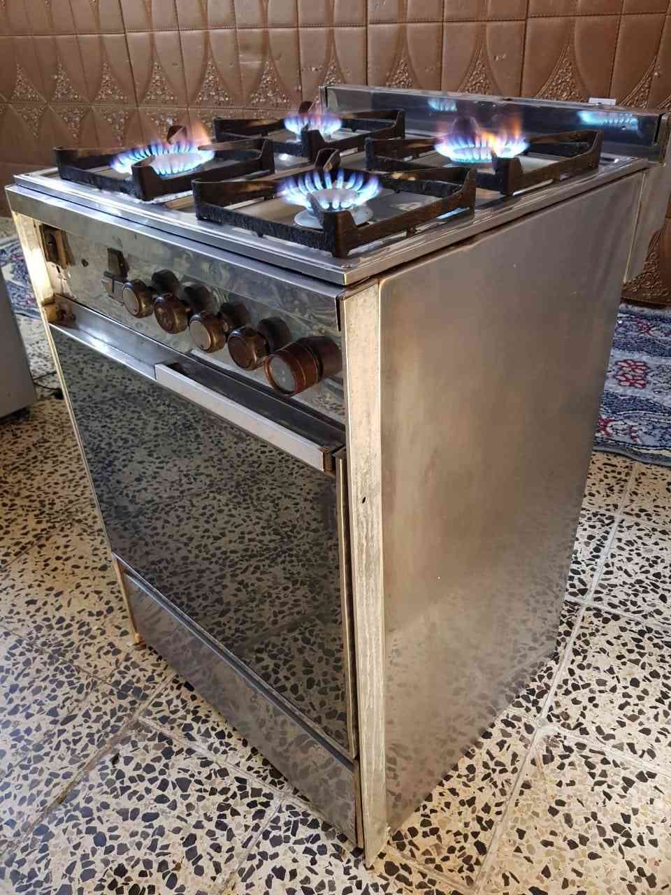طباخ عشتار الباب الاول الاصلي اخو الجديد شغال مع الفرن السعر ١٠٠ وبيهه مجال ***********
