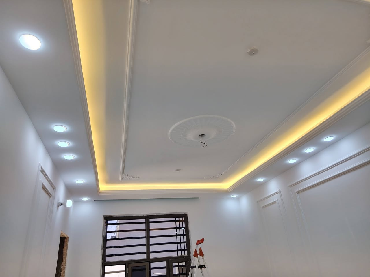 نعمل جميع انواع الديكورات الداخلية والخارجية والسقوف الثانوية العامة والاصباغ الحديثة نعمل جميع المحافظات اسعار مناسبة جدآ قطعي او متر
***********
***********
للاتصال او واتساب على الرقم
