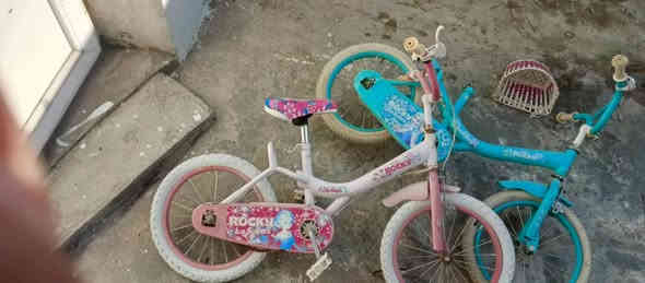 بەناوی خوای گەورە ئەم پاسکیلانە بۆ فرۆشتن نرخی دانەی ١٠ هەزار هەرسێکیان بەیەکەوە ٢٥ هەزار دەستکاری کردنی کەمی دەویت شتی بچوک 
ژمارە *********** شوین کەلار كالار
