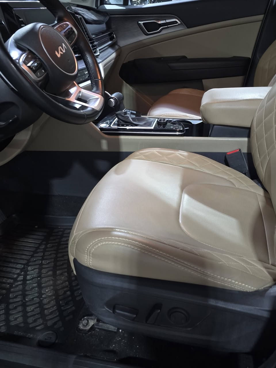 السلام عليكم للبيع سبورتج 2024 ماشيه 17 الف السياره اخت الزيرو مابيها ولا ملاحظه مكفوله كفاله عامه السياره نص فول مواصفاتها بصمه داخل بيج كراسي كهرباء تدفئه بالكراسي تدفئه بالستيرن طفاية تحكمات ستيرن اوتو هولد حساس خلف وامام وبعد مواصفات السياره رايدها ب22500 يعني 225 وبيها مجال حك الجيه اخوان السياره جديده حيل الي ما يعرف قيمتها لا يكسر بيها رجائا للاستفسار الاتصال ***********
