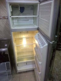 ثلاجة كبيرة • نظيفة