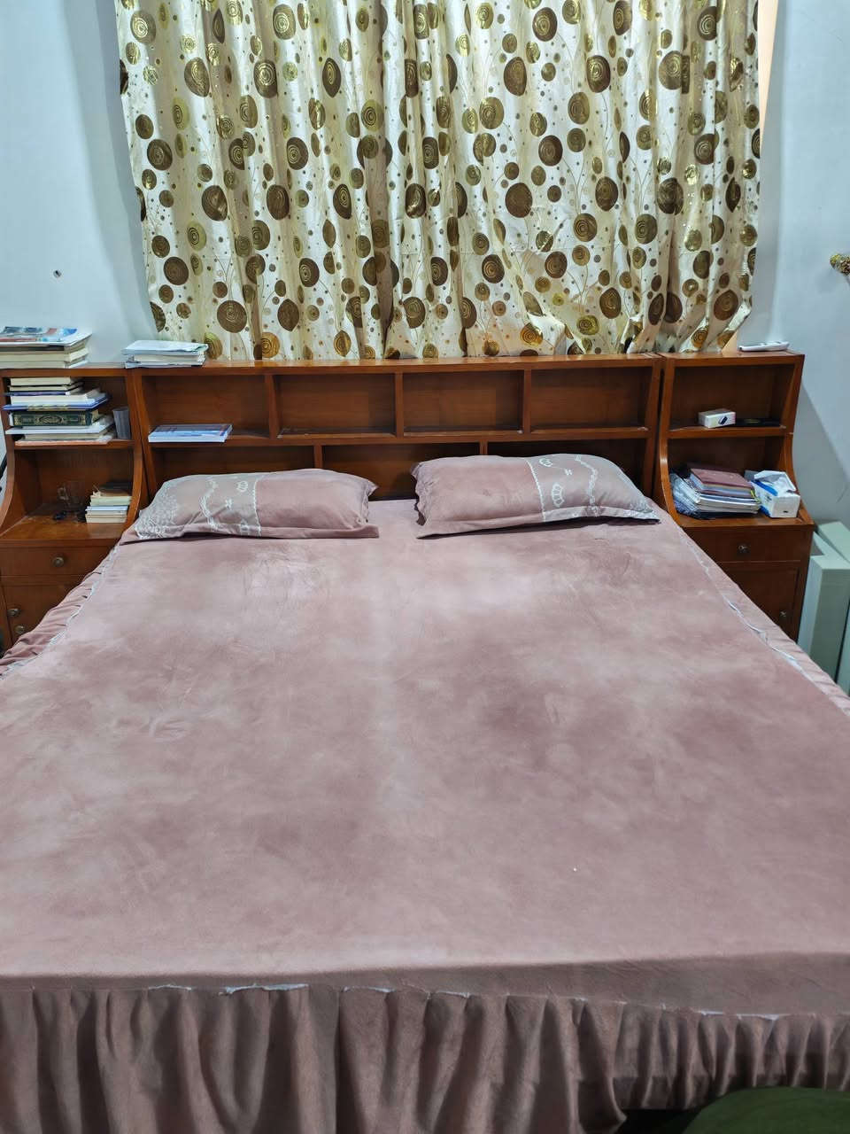 توجد غرفه اخشاب حطاطه للبيع السعر ٦٠٠ بيها مجال حديثه ***********
