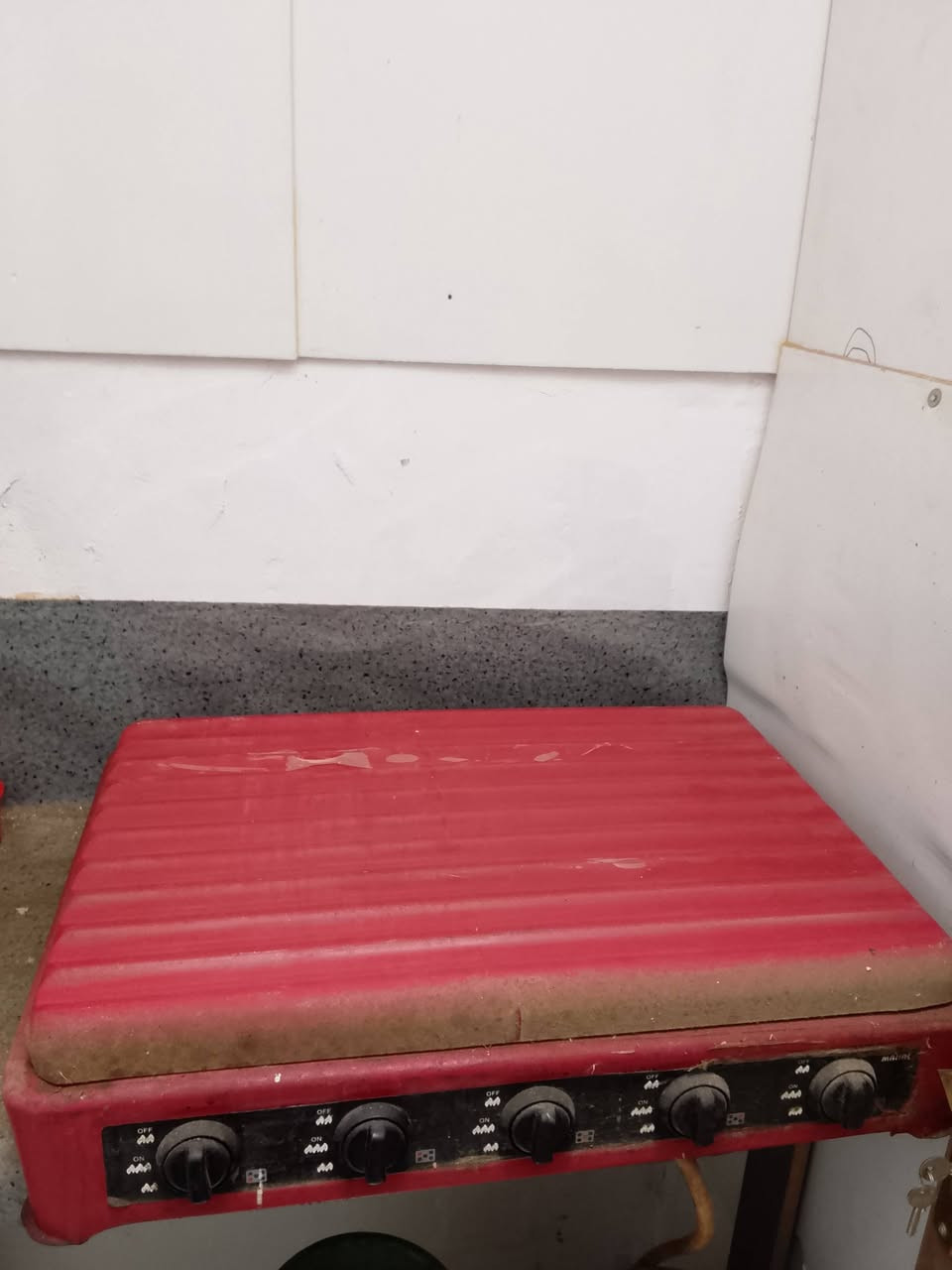 سلام عليكم.  طباخ 5عيون منضدي نضيف وشغال تمام.  ويا منضم وصونده.

25.  الف

عنوان كربلاء 

***********
