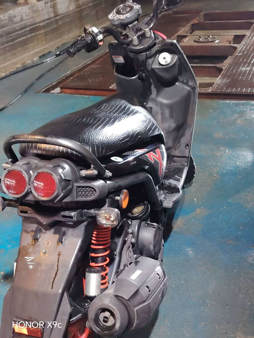 سلام عليكم شباب دراجه سكنس جبلي للبيع دراجه مكفوله نضيفه ما مفتوحه تجي تجيب وياك فيتر دراجه بسبب لعوز لو ما معوز جا ما بعتها العنوان المدينه الصدر سعر خاص وهاذه رقمي***********
