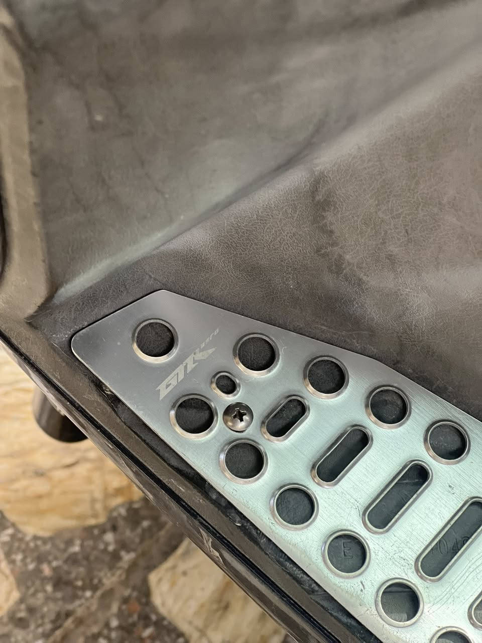 سلام عليكم. دوسات مال جي تي ار اصليات رمبة اجن بل دراجة. مختومات وبك لايت مال ١٤ ودبلات كرزي  هم مال رمبه للبيع. مكاني بغداد البياع. ***********
