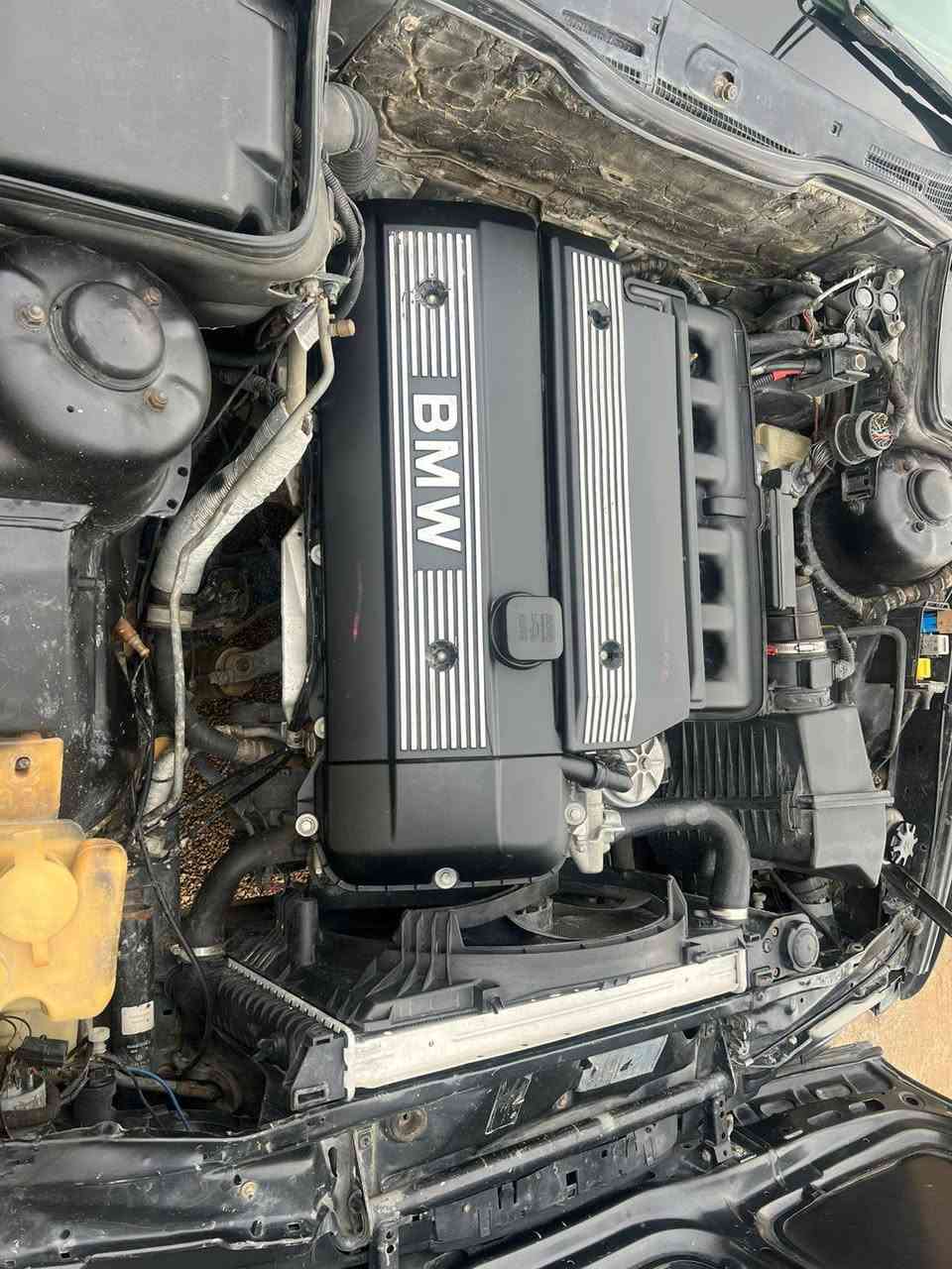 السلام عليكم
بيئم للبيع اومراوس

حجم 525

موديل 91 اصل

رقم جديد دولي سنويه ل 30

اصل لون زيتوني ومغيرين لونها اسود

كير عادي

رقم ديالى

تبريد شغال

تخم تاير
حجم المكينه 28 مكينه شرط لك اول مره ابدللها دهن
كهربائيات كلها شغاله
السياره بيها طخه جامرلغ خلفي وهسه كلها كملت بقه بس صبق فقط والترايش كلها موجوده
السعر 45 وبيها مجال
عنواني ديالى كنعان ***********
