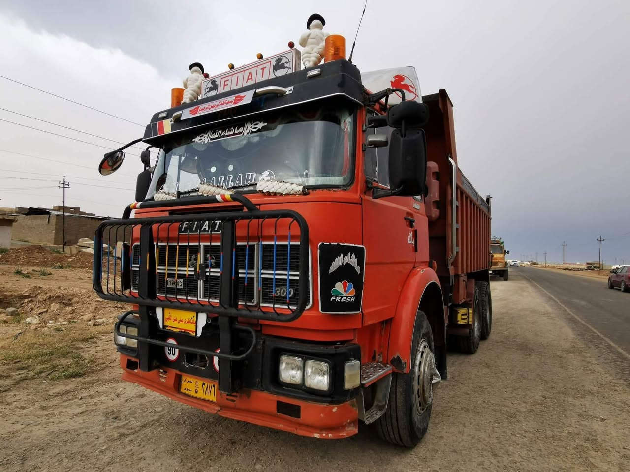 السلام عليكم فيات حجم 300 كير ومحرك الأصلي مجموعه وسط طخم تاير جديد بيها بدايه نفخ رقم نينوئ الماني مشروع وطني تبريد خير من الله دوشمه جديده السعر 115 وبيها مجال الاستفسار اكثر *********** مكان السياره موصل ناحيه تل عبطه
