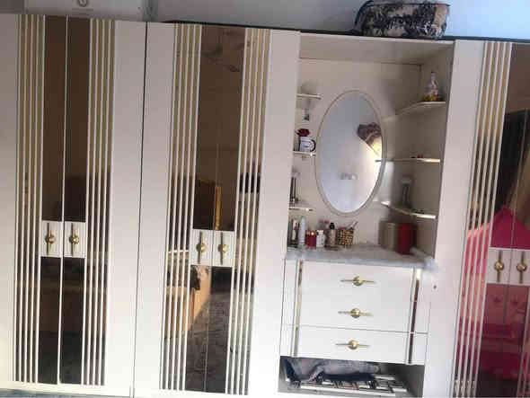 سلام عليكم غرفه تركي للبيع نضيفه سعرها مليون وميه مكاني شط ألعرب صالحيه *********** البصرة
