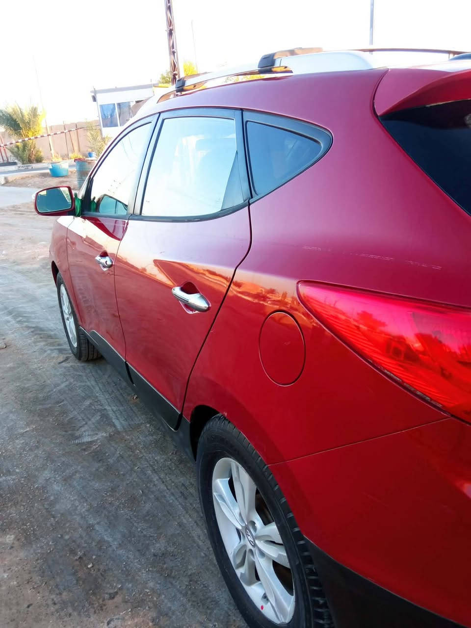 السلام عليكم توسان  12 امريكي دوش محرك  2400  تايرات جدد تبريد منظومه جديده ارضيه مغلفه جلد ضررها جاملغ امامي فقط وبيه مكانات بارد
تحكم ستيرن 
تحكم بالمري 
مانع انزلاق 
حساس خلفي
رقم بابل بسمي 
مكان سياره حله... مكلف بل نشر 

للاستفسار***********
