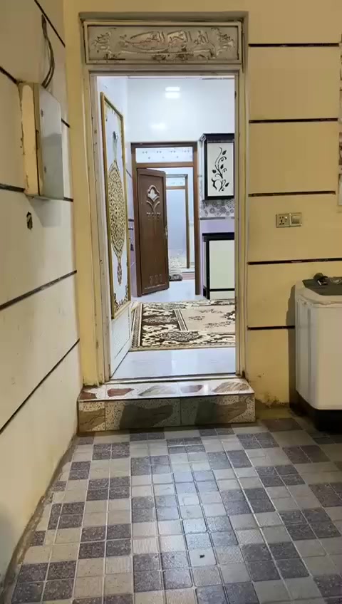 #للبيع مشتمل طابقين ..الطابق الأول  مدخل وصحيات خارجية وغرفة وصالة ومطبخ وصحيات داخلية غربي .حمام داخلي ومنور داخلي ..درج دوار ومحجل المنيوم تركي .الطابق الثاني  صالة وغرفة وبلكونة خارجية .وسطح خارجي ودرج خارجي للطابق الثالث( السطح ).البيت سيراميك وكهرباء دفن والماء كوي دفن المساحة ١١٢ متر الواجه ٦متر ...النزال ١٧ متر  المكان القادسيه الثانيه قرب مول النخيل موقع كلش حلوو بس مفوض للطابو السعر 70 مليون وبيه مجال ♥️
الاستفسار و الاتصال على الأرقام
*********** بي واتس
