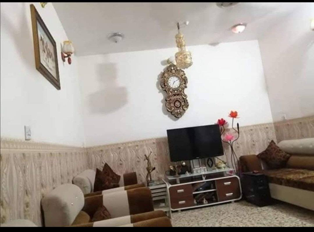 بيت للبيع الدوانم شارع ابو دراج خلف السكة غرفتين نوم واستقبال وهول ومطبخ وحمامين غربي وشرقي .. المساحة ١١٢
الواجهة ٧.٥ ....

..

البيت كامل من كلشي البناء طابوق ..

السقف كونكريت..

... رقم التليفون ***********

السعر ٧٥ .. وبيه مجال للشراي
