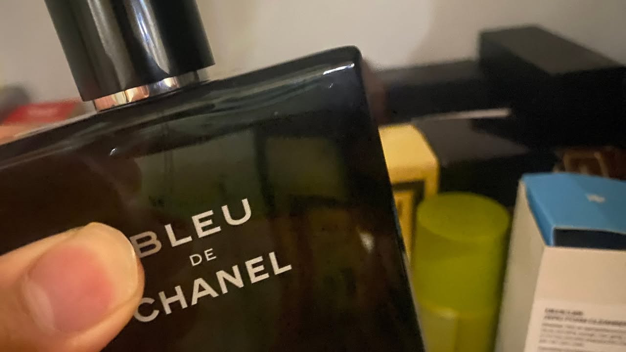 بلو دي شانيل 
تستر شخصي اقل من عشر رشات
اريد ابيعه لان ذوقي يميل للعطور الثقيله اكثر 
اشتريته بسعر 290
اريد ابيعه ب 260 وقابل للتفاوض
الي يريده يجيني واتس
هذا رقمي 
***********
