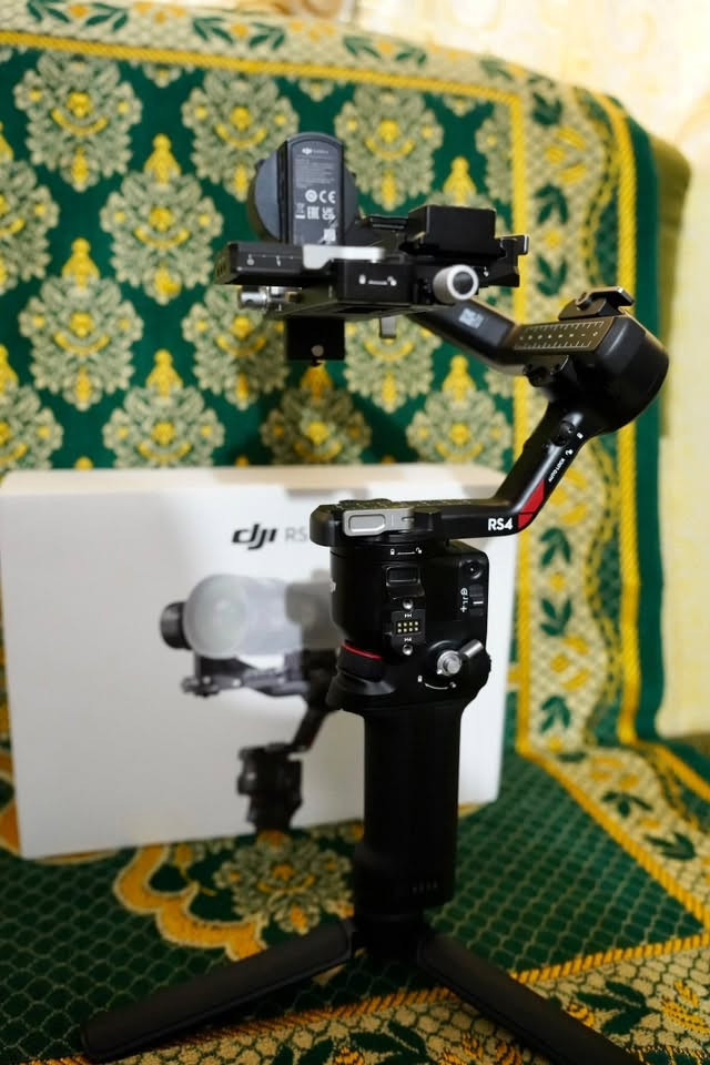 رونن dji 4 جديد مستخدم شهر واحد السعر قوي وبي مجال للتواصل خاص ***********
